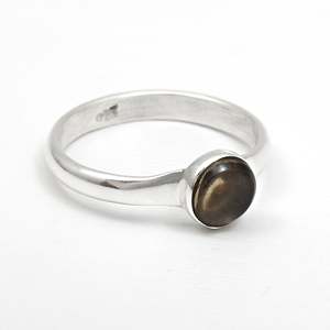 Hermoso anillo de cuarzo ahumado disponible en plata de ley 925, hecho a mano con engaste en bisel, diseño unisex, estilo bohemio. - Product Image 1