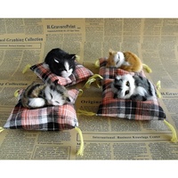 Adorables Peluches de Chatons Jouets Décoratifs pour la Maison et la Voiture, Mignons Chats Endormis Simulés pour le Tableau de Bord
