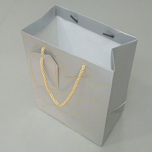 Bolsas de Papel Personalizadas con Asas, Empaque de Regalo de Lujo para Minoristas, Reciclables, Impresión Offset con Logotipo - Product Image 3