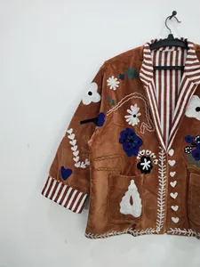 Chaqueta Suzani marrón vintage para mujer, ropa de abrigo boho chic con bordado artístico floral de terciopelo - Product Image 4