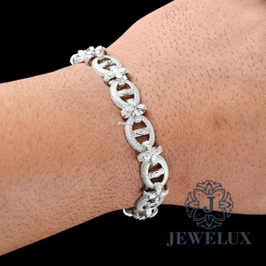 Nouveau Bracelet Tennis de Luxe Premium pour Femme avec Diamants Ronds et Fermoir Élégant Sûr, Disponible à Prix Export - Product Image 1