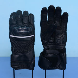Gants de moto noirs en cuir de vachette avec logo personnalisé, pour l'hiver, style racing, avec protection des articulations. - Product Image 1