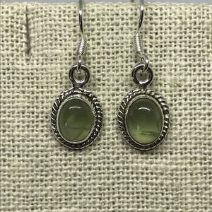 Boucles d'oreilles Prehnite en argent sterling 925, pierre vert clair, bijoux faits à la main, cadeau élégant de pierre de naissance pour femmes - Product Image 3