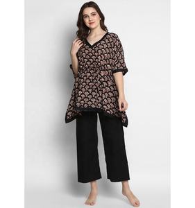 ชุดนอนแขนสั้นสำหรับผู้หญิงซักได้ยาวถึงพื้นผ้าฝ้ายสีดำตัวหนาพิมพ์ลายดอกไม้สีแดงลายดอกไม้ - Product Image 1