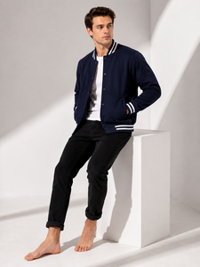 Veste universitaire au design sportif et à la chaleur respirante, offrant un confort polyvalent pour les looks décontractés au quotidien. - Product Image 6