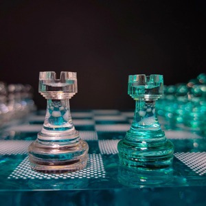 Échiquier en résine personnalisé de haute qualité, coffret de jeu d'échecs, pièces d'échecs en résine argentée de luxe, très vendu et abordable - Product Image 4