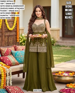 Robe longue ethnique en soie brodée traditionnelle pour femme, couleur moutarde douce - Product Image 3