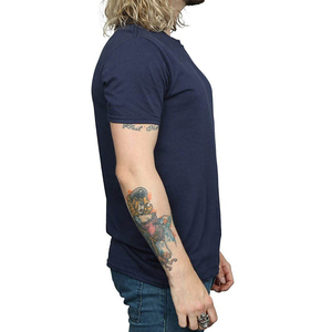 Camiseta de manga corta para hombre, color azul marino, con estampado de luces navideñas, cuello redondo, estilo casual, corte regular. - Product Image 2