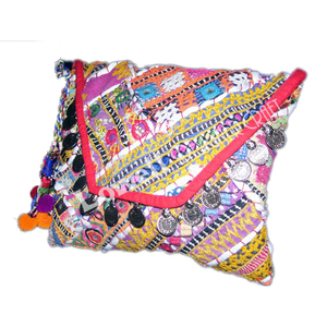 Sac à bandoulière en coton fait main pour femmes, broderie florale Banjara, fermeture à glissière vintage, doublure en cuir véritable, sangle à chaîne - Product Image 4