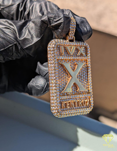 Colgante de Joyería Personalizada de Alta Gama con Diamantes Moissanite y Texto Personalizado - Product Image 2