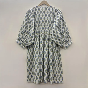 เดรสลำลองผู้หญิงผ้าฝ้ายทอแบบเรียบ ความยาวปานกลาง แขนสั้น ทรงเอ็มไพร์ เอวสูง ทรงเบบี้ดอลล์ โอเวอร์ไซส์ คอวี ทรงหลวม ใส่ได้ทุกวัน - Product Image 2