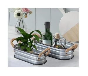 Jardinière en métal élégante pour balcon, avec un design léger et des fonctions d'entretien faciles - Product Image 1