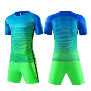 Vente en gros d'uniformes de football pour adultes, personnalisables avec le nom du club et le logo, impression numérique, respirants, manches courtes, polyester, vêtements d'équipe pour hommes - Product Image 3