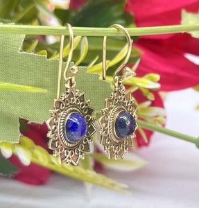 Pendientes de lapislázuli natural chapados en oro, hechos a mano, con diseño floral de latón y piedras preciosas colgantes para mujer. - Product Image 3