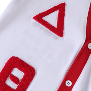 Cárdigan Personalizado con Letras Griegas Estilo Universitario |   Suéter de punto con cuello en V y botones al frente, mangas a rayas y bolsillos |   Hermandad Universitaria - Product Image 6