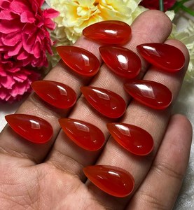 พลอยออนิกซ์สีแดงธรรมชาติทรงลูกแพร์ขัดเรียบคุณภาพสูงสำหรับทำเครื่องประดับพลอยขายส่งขนาด 10x20 มม. - Product Image 3