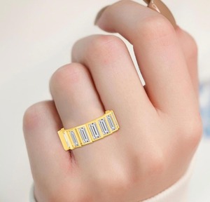 Bague Éternité de Luxe en Or Blanc 14K avec Diamants de Laboratoire Taille Baguette Élégante et Audacieuse, 6.16 CTW, pour Anniversaire - Product Image 5