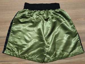 Shorts de Muay Thai sur mesure, coutures résistantes, matière légère, parfait pour le kickboxing et la boxe. - Product Image 5