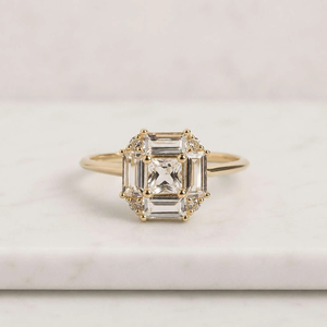 Bague de luxe géométrique plaquée or 14 carats avec diamant de laboratoire taille émeraude, bijou minimaliste tendance pour femme - Product Image 1