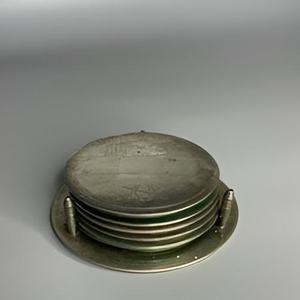 Juego de Posavasos Metálicos Modernos de Tendencia Industrial para Cerveza, Café, Bar, Té, Cuadrados, Hexagonales, Personalizados, con Acabado Dorado, 2026 - Product Image 1