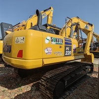 Excavatrice hydraulique sur chenilles KOMATSU PC220 de 22 tonnes, très demandée, faible nombre d'heures, peinture d'origine, bon état, occasion, à vendre