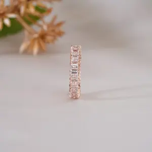 Bague Éternité Élégante en Or Rose avec Diamants Taille Baguette pour Femme – Cadeau de Mariage, Fiançailles, Anniversaire – Bijoux de Luxe Raffinés - Product Image 2