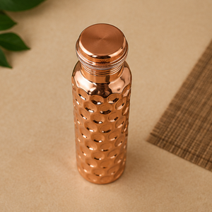 Bouteille d'eau portable en cuivre pur, or rose, à motif nid d'abeille gaufré, faite à la main, design traditionnel - Product Image 4