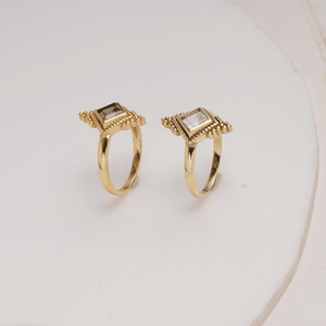 Bague en Quartz Fumé Naturel Forme Paix Style Glamour, Sertie de Laiton, Faite à la Main, avec Pierre Précieuse Carrée pour Femme, Vente en Gros - Product Image 3