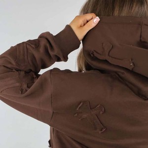 Ensemble 2 pièces personnalisé pour femme : Sweat à capuche et pantalon de survêtement avec applique croisée effet vieilli – Vente en gros usine - Product Image 5