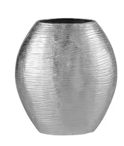 Vase en aluminium moulé, ornement résidentiel contemporain conçu pour mettre en valeur des thèmes intérieurs sophistiqués et un style artistique - Product Image 3