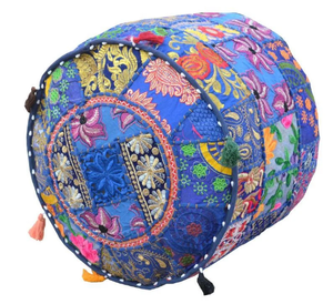 Puf Redondo de Tela Estilo Bohemio con Patrón Bordado Colorido, Otomana Decorativa Hecha a Mano para Sala de Estar - Product Image 1