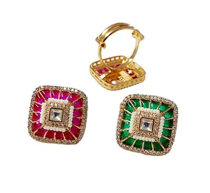 Nhẫn ngón tay đá kundan và CZ trong Ruby và màu xanh lá cây với meena và moti cho cái nhìn ethenic