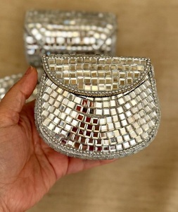Pochette de mariée rectangulaire artisanale en métal rouge royal plaqué argent avec travail de miroir et embellissement en strass - Product Image 3