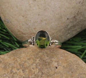 แหวนแต่งงานสไตล์วิคตอเรียนโบราณทำมือจากเงินแท้ 925 ประดับพลอยเพอริดอทดิบ สำหรับเป็นของขวัญสำหรับผู้หญิง - Product Image 5