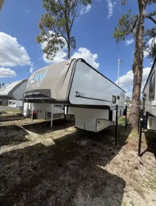 Camping-cars de luxe d'occasion 2025 Travel Lite TRAVEL LITE 900U Abordables et prêts à être expédiés - Product Image 6