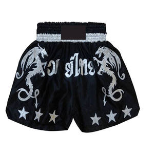 Shorts de Muay Thai en satin – Tenue de combat et d'entraînement pour la boxe, le karaté et les arts martiaux – Vêtement de performance athlétique et lisse - Product Image 1