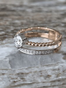 Bague de fiançailles en diamant de laboratoire 0,60 ct, or 14 carats, double alliance, design halo, sertissage pavé, certifiée IGI, élégante pour mariée - Product Image 4