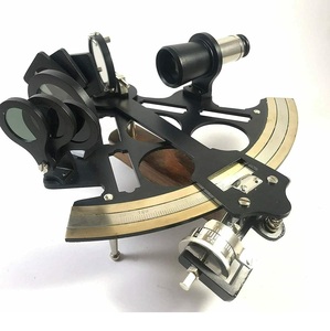 Sextant Nautique Décoratif de Collection pour la Décoration Marine, les Arrangements de Vitrine Côtière et les Thèmes Océaniques - Product Image 4