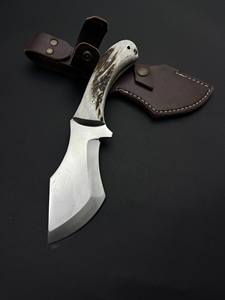 Cuchillo de caza hecho a mano con mango de asta de ciervo, hoja fija de acero inoxidable 4116 con borde parcialmente dentado, funda de cuero. - Product Image 6