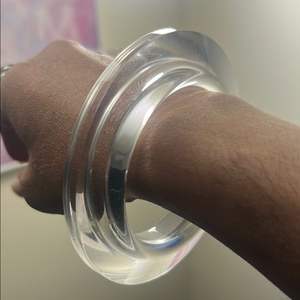 กำไลข้อมืออะคริลิคใส ดีไซน์พรีเมียม รูปทรงกลม คุณภาพสูง งานแฮนด์เมดจากผู้ผลิต - Product Image 1