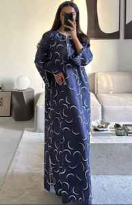 Caftán Premium de Algodón con Estampado Floral Azul Marino |   Bata de dormir de manga larga con cuello en V y bolsillos para mujer |   Obra Maestra Sostenible con Cordón Ajustable - Product Image 2