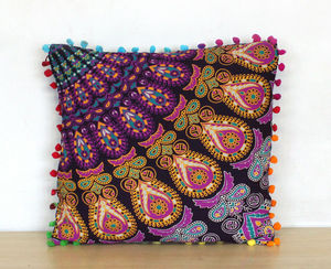 Lot de 4 housses de coussin carrées motif paon mandala multicolores pour la maison, par Indian Consigners - Product Image 2