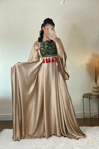 Robes Afghanes pour Femmes Grande Taille Personnalisables en Couleur et en Taille, avec Appliques en Dentelle, Volants, Broderies, Longueur Genou, Coupe Évasée, Motifs Floraux Vintage - Product Image 2