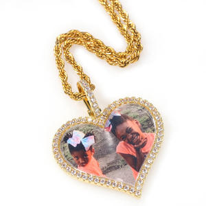Colgante de Corazón Abierto de Plata de Ley Chapado en Oro con Moissanita, Personalizado con Foto, Recuerdo Unisex - Product Image 1