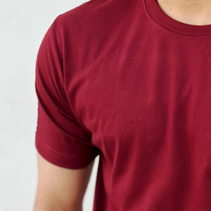 T-shirt Homme Col V Manches Courtes Coupe Ample Écologique Personnalisé en Gros, Impression DTG Tricotée de Haute Qualité - Product Image 4