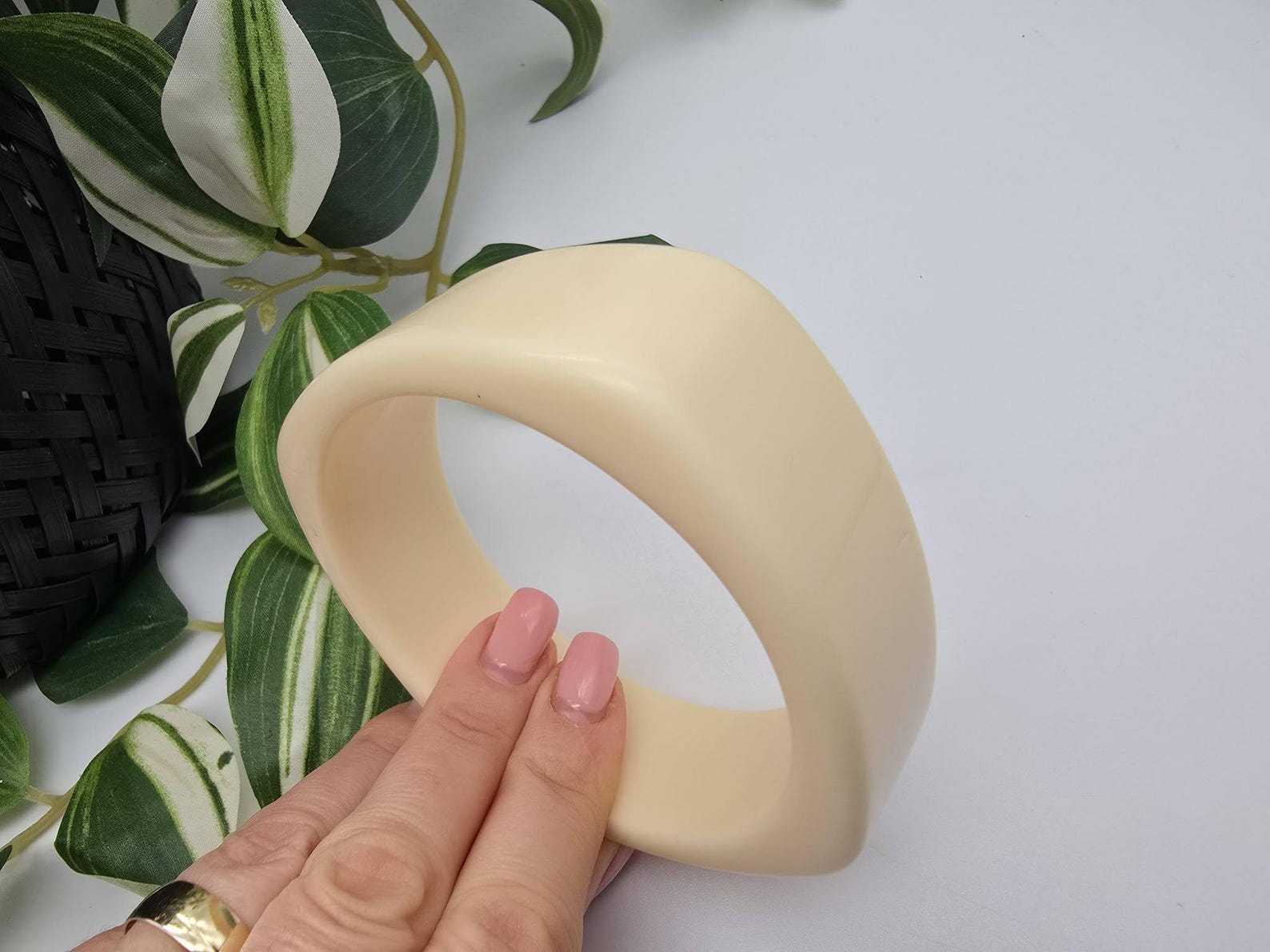 CONFORMÉMENT À L'IMAGE