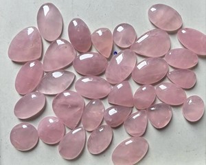Lote de Cabujones de Cuarzo Rosa Natural Mixto, Gemas Sueltas de Color Rosa Suave Pulido, Suministro al por Mayor para Fabricación de Joyería - Product Image 1