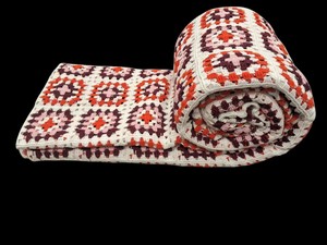 Tissu au crochet multicolore Granny Square en gros, orange, bordeaux, rose et blanc, dentelle géométrique, tissu vintage bohème - Product Image 5
