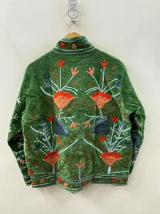 Chaqueta Bohemia de Terciopelo Verde con Bordado Floral a Mano, Cuello Alto Mandarín, Estilo Vintage, Abrigo de Invierno - Product Image 4