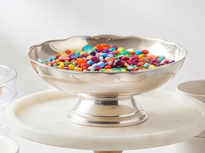 Bol de service en métal poli avec base sur pied pour fruits et collations, style glamour, passe au lave-vaisselle et convient aux occasions festives - Product Image 3